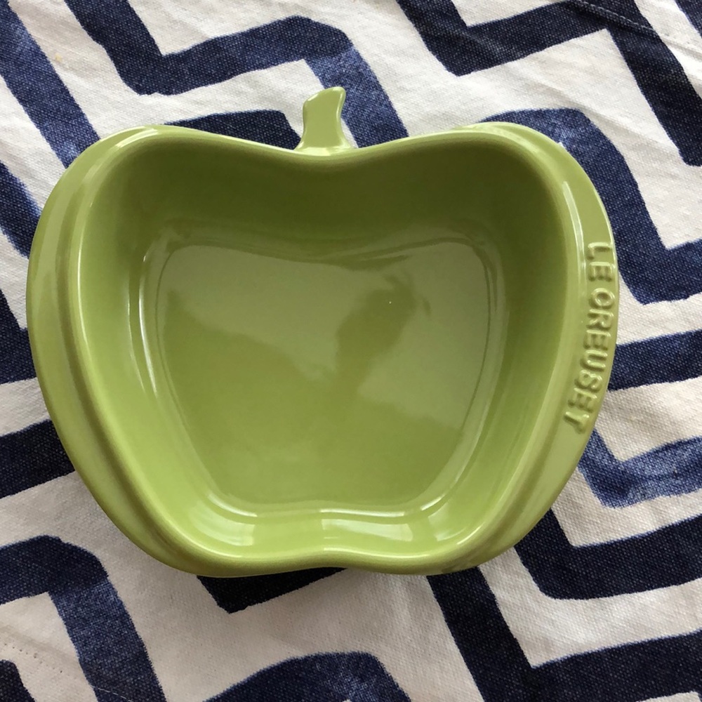 Le Creuset Mini Apple Dish